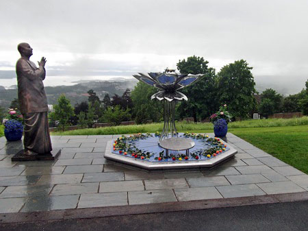statue-peace-flame
